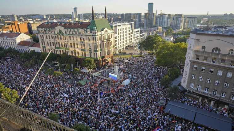 В центре Белграда начался протест против добычи лития